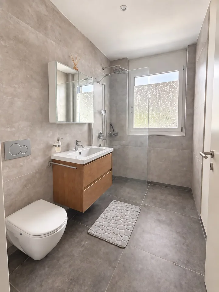BIRCHWIL - 4.5 Zimmer Dachwohnung mit schöner Aussicht aus fast allen Räumen – Foto 4 von 4