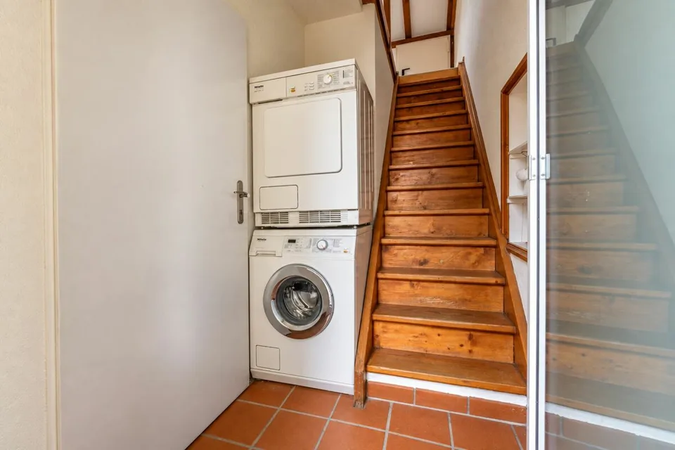 Appartamento a mansarda di 2,5 locali con area di seduta privata e parcheggio esterno – foto 5 di 9