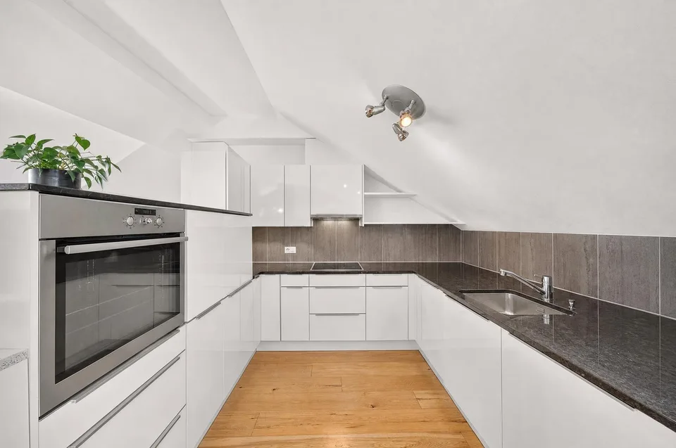Prachtiges 3,5-Zimmer-Attikapartment mit Panoramablick auf den See und die Berge im Herzen von Lausanne – Foto 8 von 18