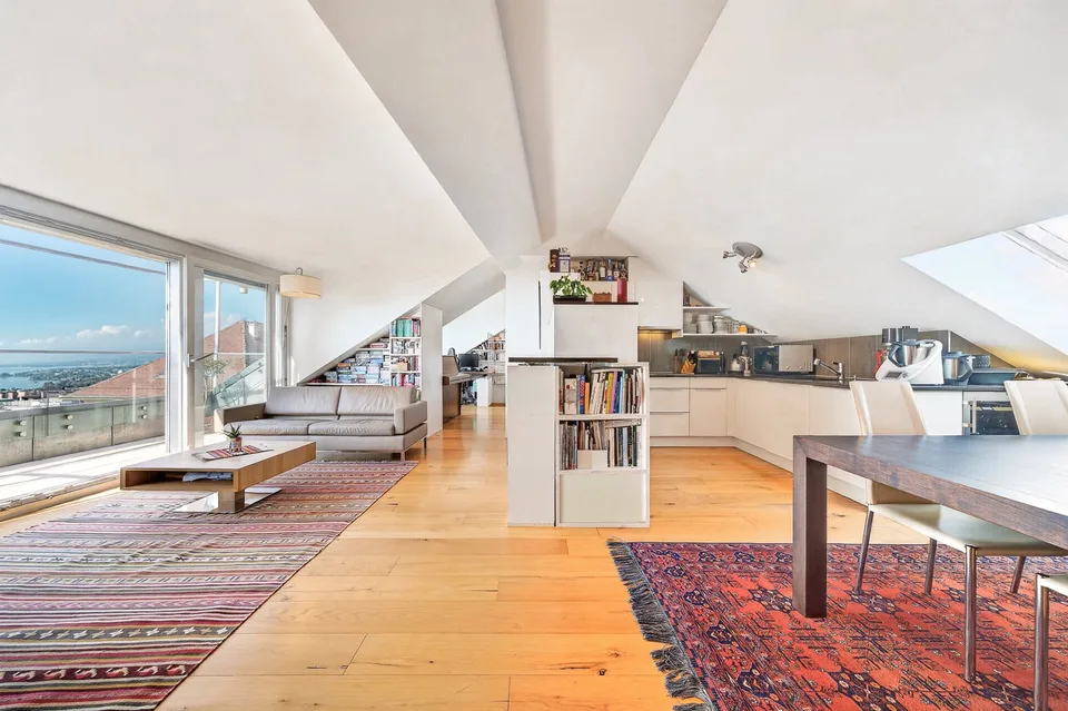 Prachtiges 3,5-Zimmer-Attikapartment mit Panoramablick auf den See und die Berge im Herzen von Lausanne – Foto 2 von 18