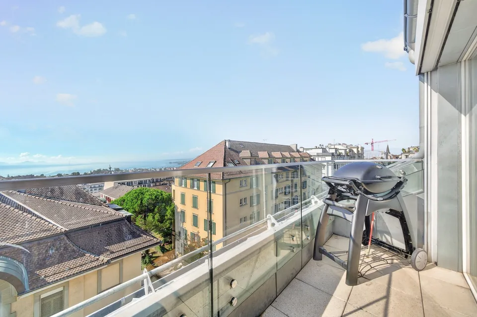 Prachtiges 3,5-Zimmer-Attikapartment mit Panoramablick auf den See und die Berge im Herzen von Lausanne – Foto 12 von 18