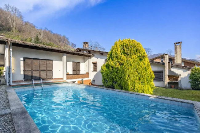 Casa unifamiliare con giardino e piscina / Einfamilienhaus mit Garten und Schwimmbad – photo 3 sur 8
