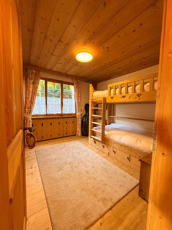 Charmantes 3,5-Zimmer-Wohnung mit Terrasse und Berg- und Talblick in Rougemont – Foto 14 von 19