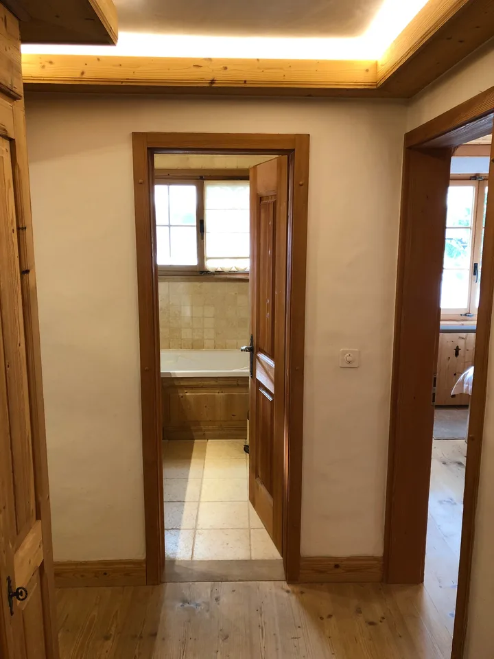 Charmantes 3,5-Zimmer-Wohnung mit Terrasse und Berg- und Talblick in Rougemont – Foto 10 von 19