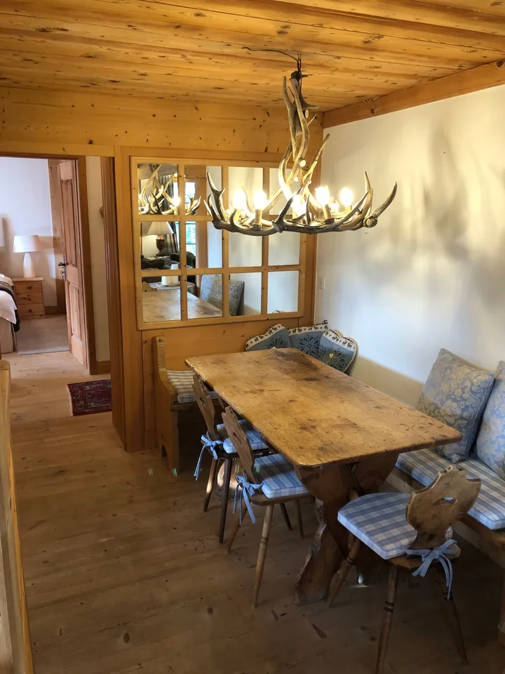 Charmantes 3,5-Zimmer-Wohnung mit Terrasse und Berg- und Talblick in Rougemont – Foto 4 von 19