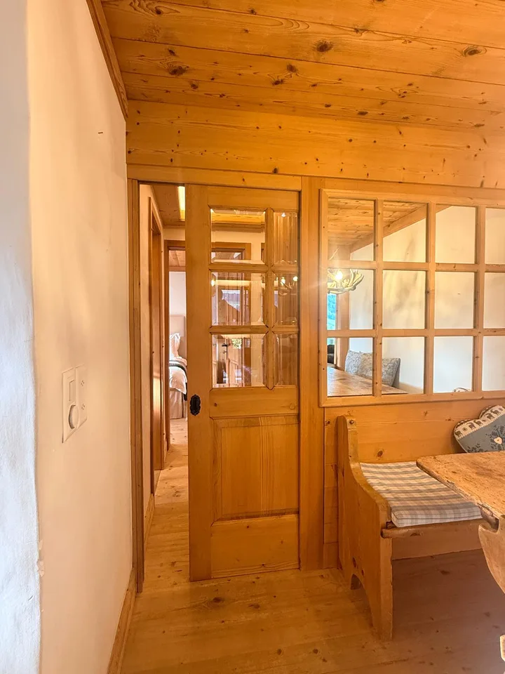 Charmantes 3,5-Zimmer-Wohnung mit Terrasse und Berg- und Talblick in Rougemont – Foto 11 von 19