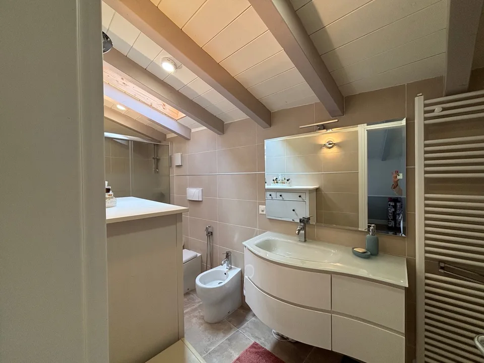 Graziosa casa con terrazzo, doppio box auto + posteggio / Ferienhaus in Der Nähe von Figino/Lugano – Foto 8 von 10
