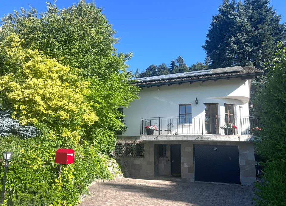 IDYLLE FAMILIALE EXCLUSIVE - SITUATION DE PREMIER ORDRE DEVANT UN PANORAMA ALPIN – photo 2 sur 12