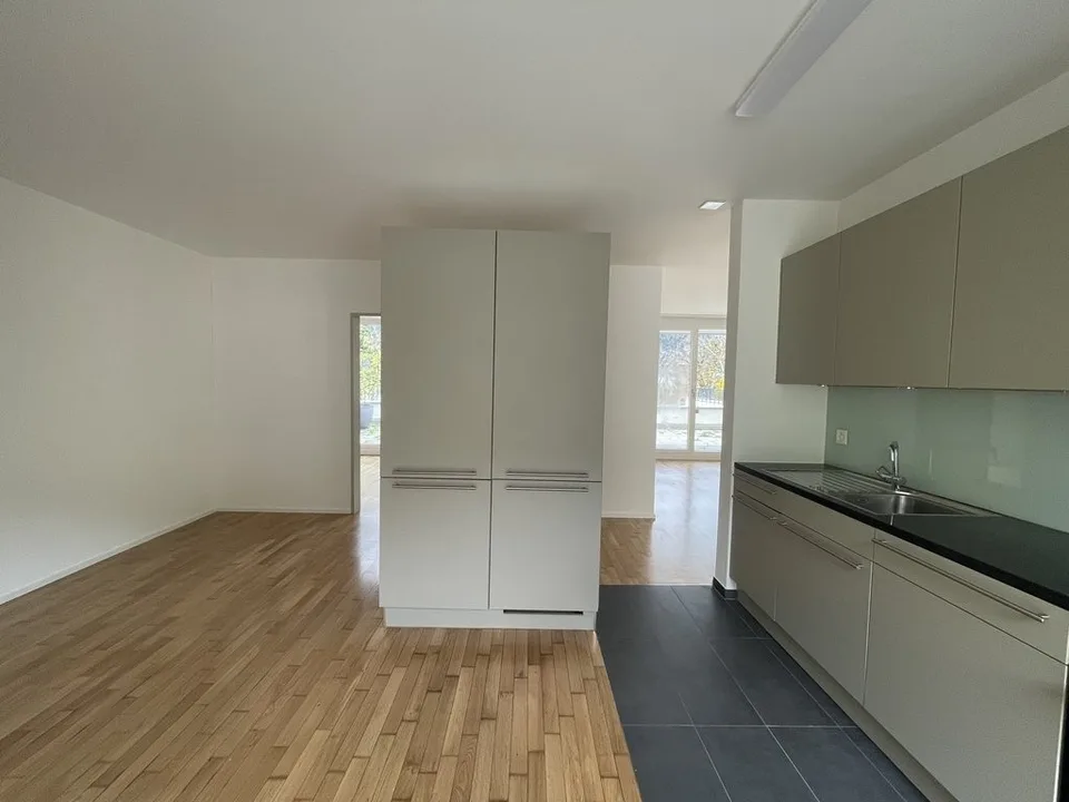 Moderne Wohnung in grüner Umgebung – Foto 2 von 7