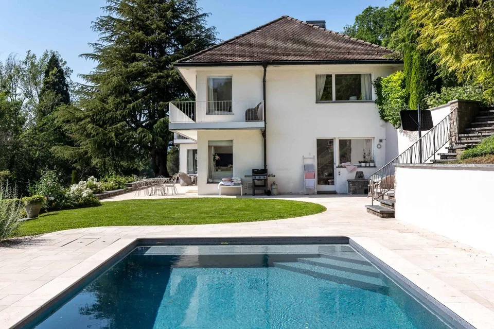 Proprietà moderna con piscina e vista panoramica – foto 6 di 6