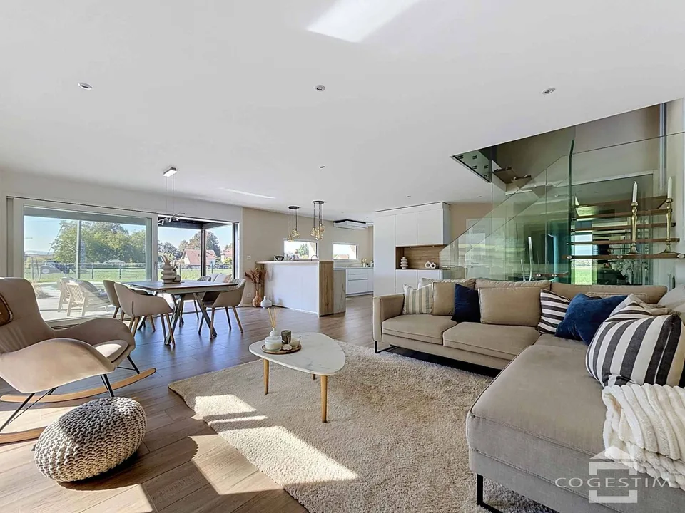 Moderne 5.5-Zimmer-Villa mit Swimmingpool – Foto 2 von 13