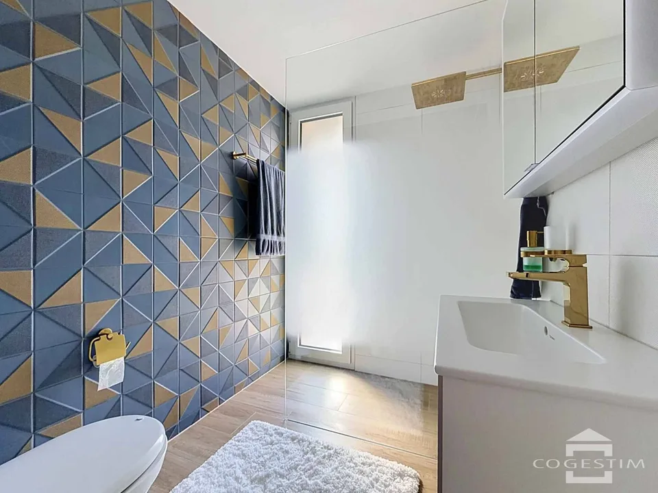 Moderne 5.5-Zimmer-Villa mit Swimmingpool – Foto 12 von 13