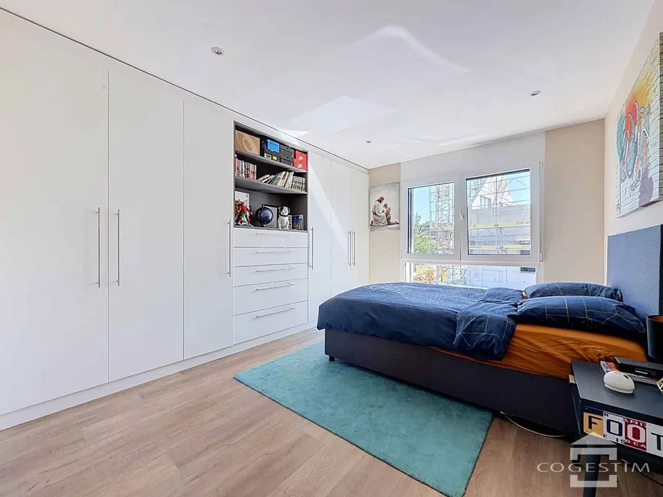Moderne 5.5-Zimmer-Villa mit Swimmingpool – Foto 11 von 13