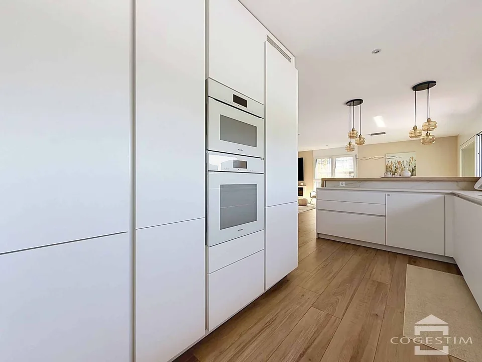 Moderne 5.5-Zimmer-Villa mit Swimmingpool – Foto 6 von 13
