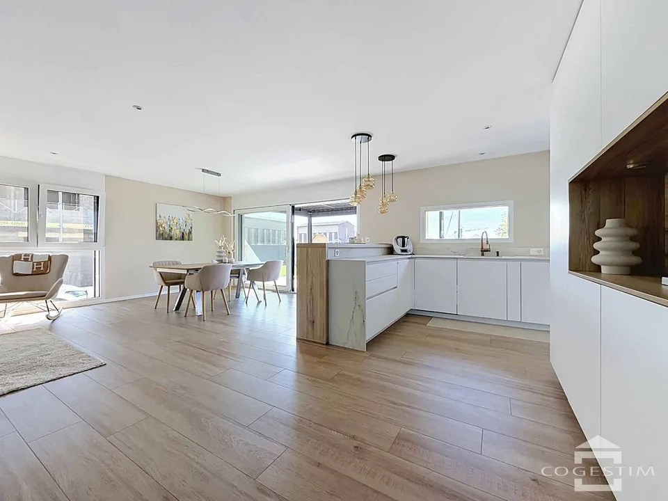 Moderne 5.5-Zimmer-Villa mit Swimmingpool – Foto 3 von 13