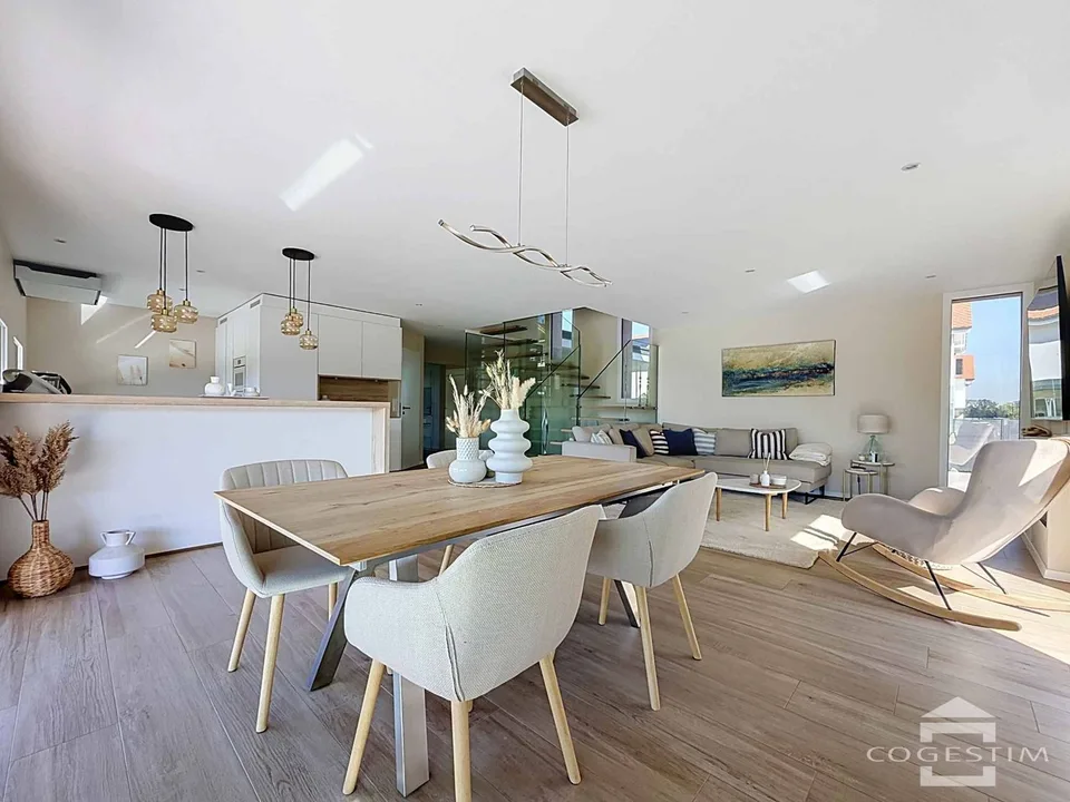 Moderne 5.5-Zimmer-Villa mit Swimmingpool – Foto 7 von 13