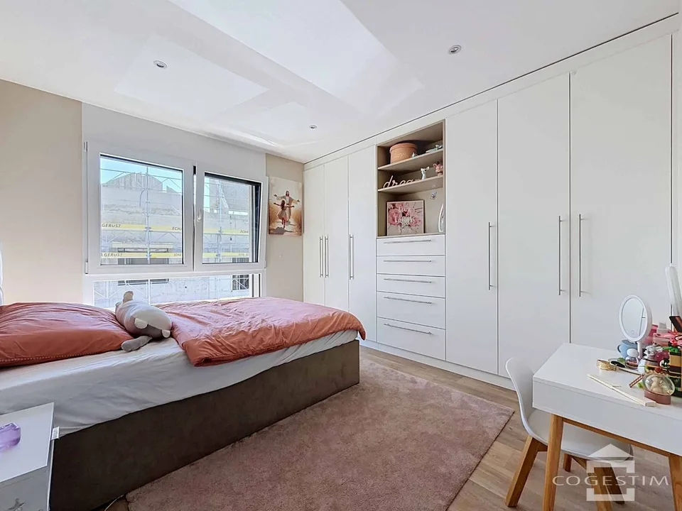 Moderne 5.5-Zimmer-Villa mit Swimmingpool – Foto 10 von 13