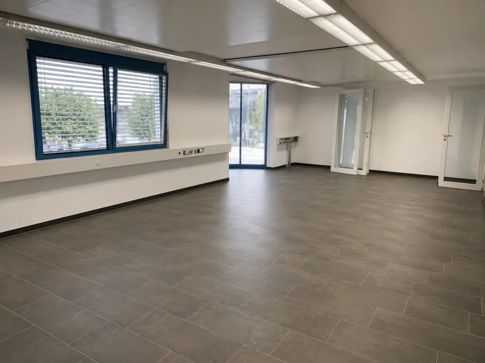 48 m2 Büro-/Praxisraum (mit Du/WC) vielseitig nutzbar – Foto 2 von 7