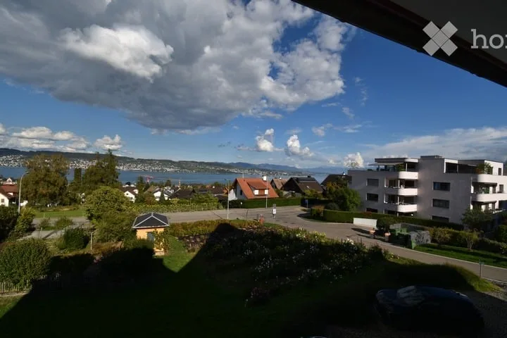 Appartamento di 3,5 locali in una casa storica in una zona tranquilla con vista fantastica sul lago e sulla montagna – foto 11 di 12