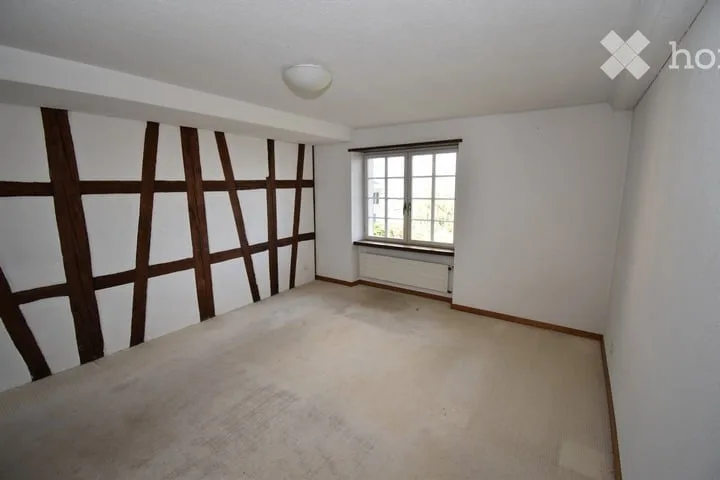 Appartamento di 3,5 locali in una casa storica in una zona tranquilla con vista fantastica sul lago e sulla montagna – foto 5 di 12