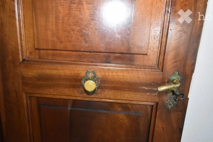 Appartamento di 3,5 locali in una casa storica in una zona tranquilla con vista fantastica sul lago e sulla montagna – foto 12 di 12