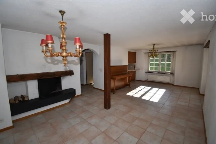 Appartamento di 3,5 locali in una casa storica in una zona tranquilla con vista fantastica sul lago e sulla montagna – foto 3 di 12