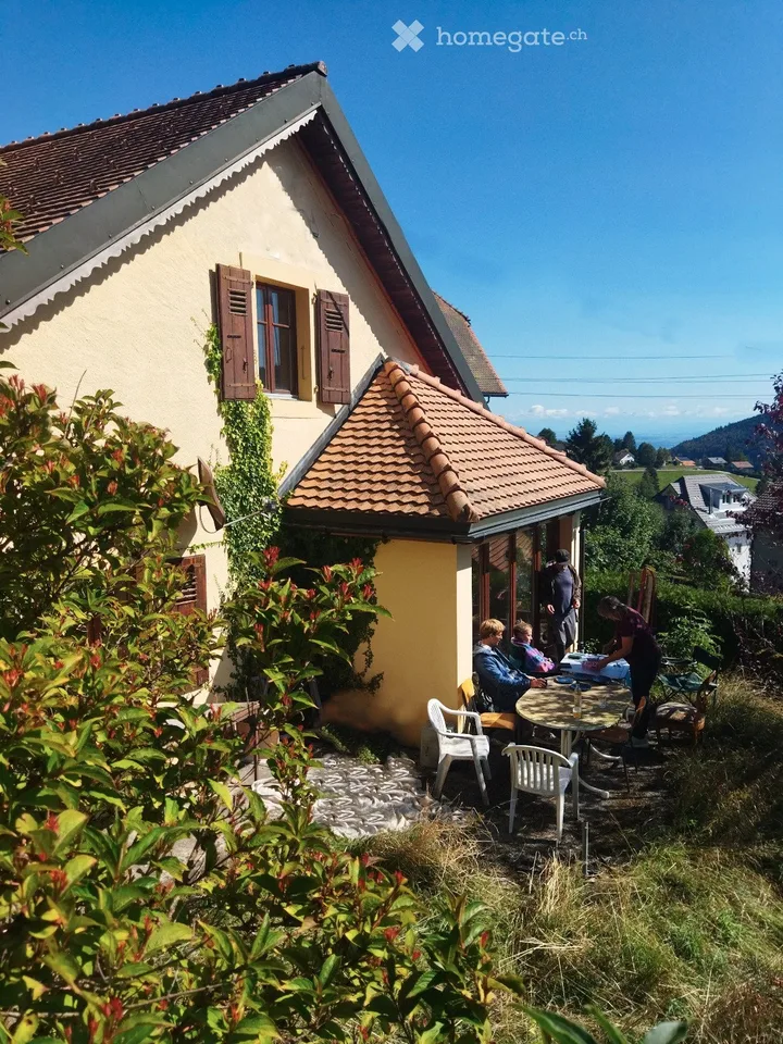 Haus im Dorfstil mit 5.5 Zimmern und großem Garten – Foto 4 von 5