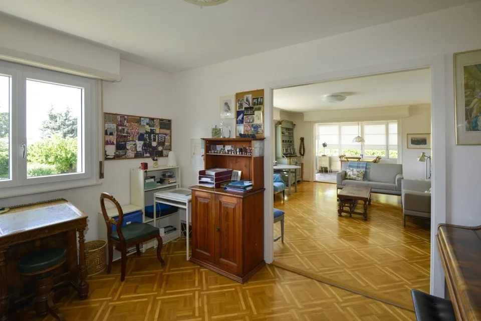 Prächtige Lage für dieses Anwesen mit eigenem Haus und Pool – Foto 8 von 16