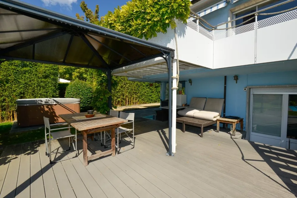 Prächtige Lage für dieses Anwesen mit eigenem Haus und Pool – Foto 5 von 16