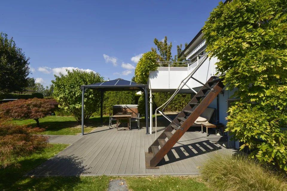 Prächtige Lage für dieses Anwesen mit eigenem Haus und Pool – Foto 4 von 16
