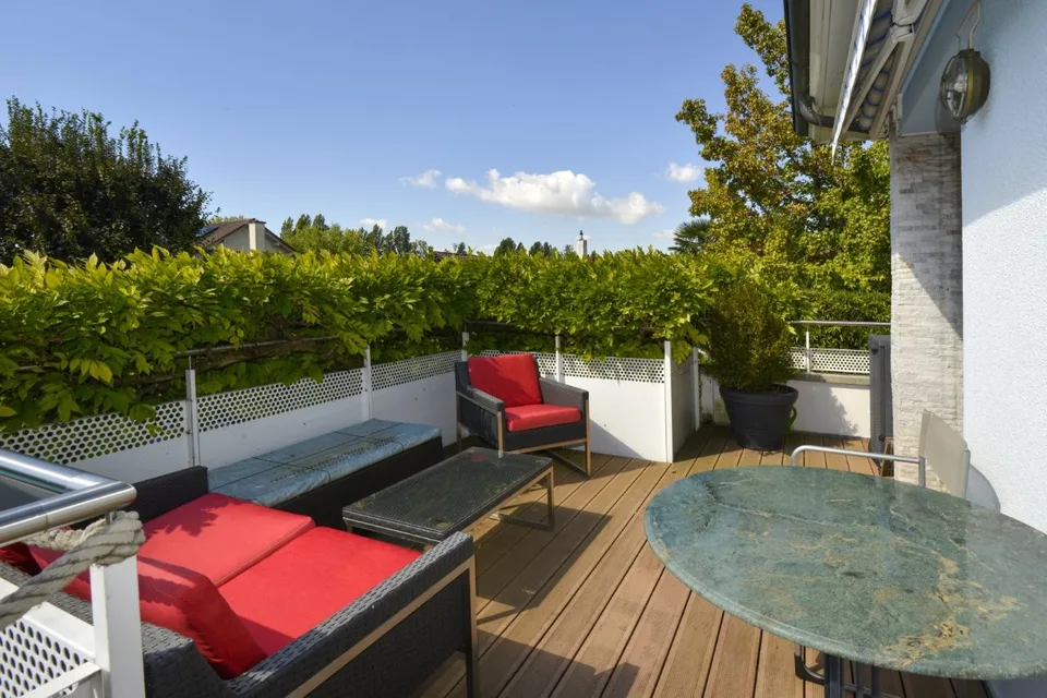 Prächtige Lage für dieses Anwesen mit eigenem Haus und Pool – Foto 6 von 16