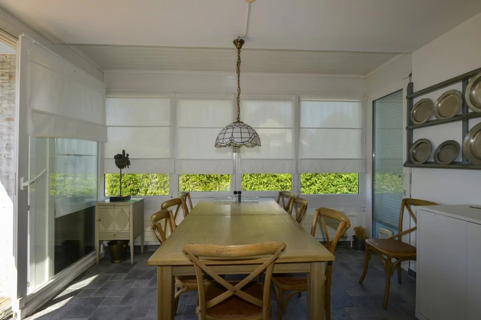 Prächtige Lage für dieses Anwesen mit eigenem Haus und Pool – Foto 9 von 16
