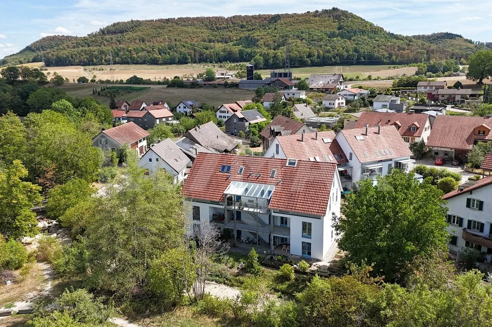 Appartamento luminoso di 3,5 locali in una posizione tranquilla direttamente sul ruscello – foto 12 di 13