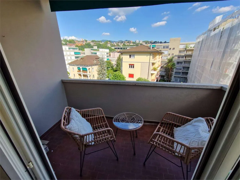 Chiasso - Helles 2.5-Zimmer-Wohnung im 5. Stock mit Balkon – Foto 4 von 9