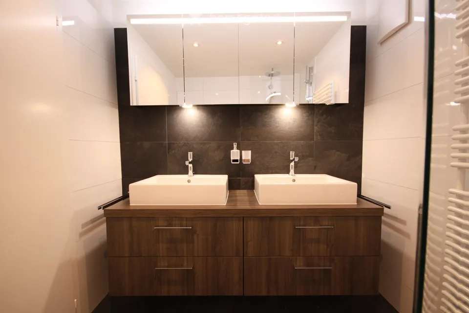 Maisonnette 5,5 pièces + appartement 1,5 pièces au rez-de-chaussée avec espace commercial à Kaiserstuhl + terrain en Allemagne – photo 5 sur 30