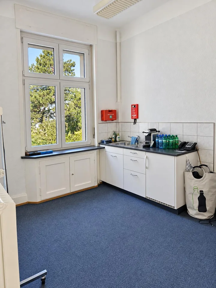 Office spaces in a representative business building in the Basel city center – photo 10 of 12