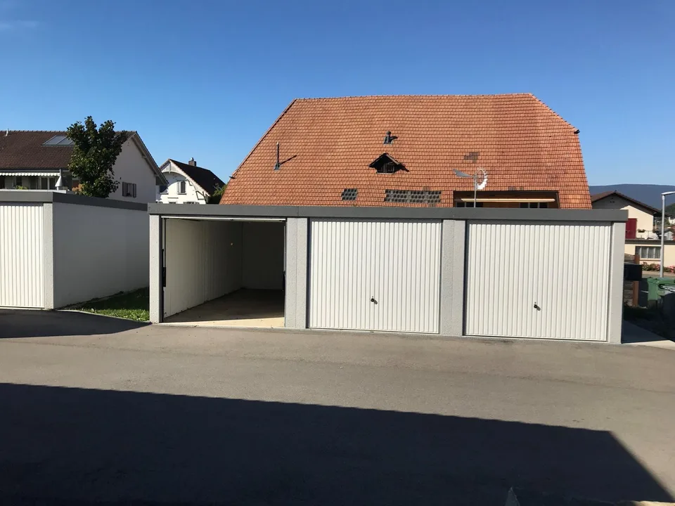 Praktische Garage in ruhiger Wohnlage in Büetigen zu vermieten – photo 1 sur 2