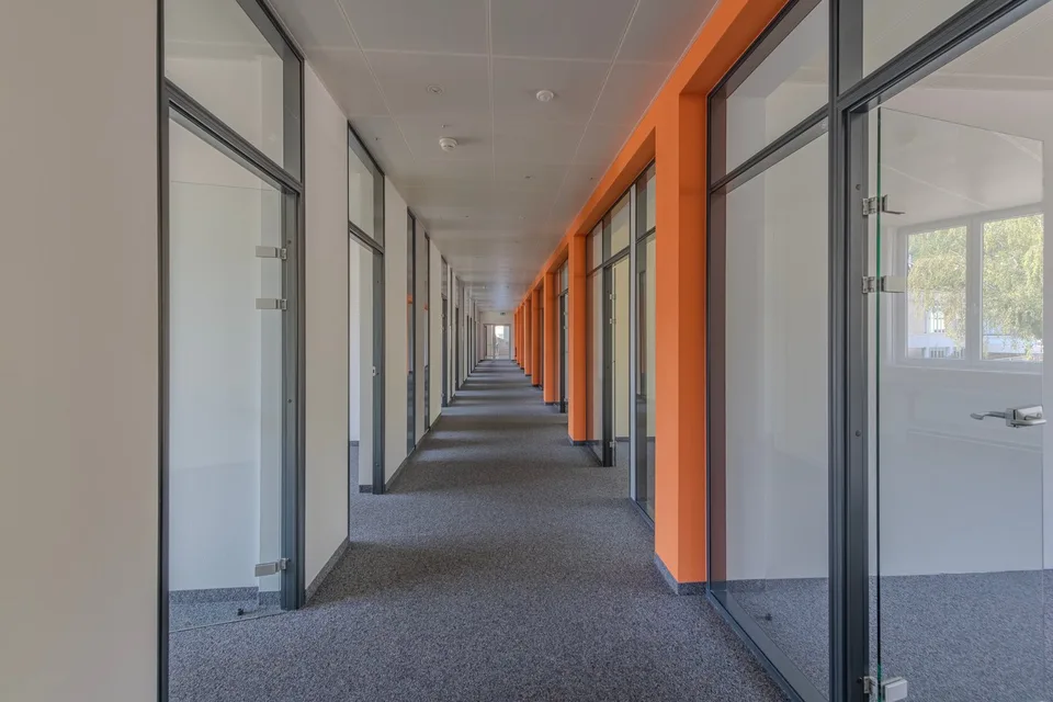 Versatile commercial spaces with flexible usage options – photo 8 of 15