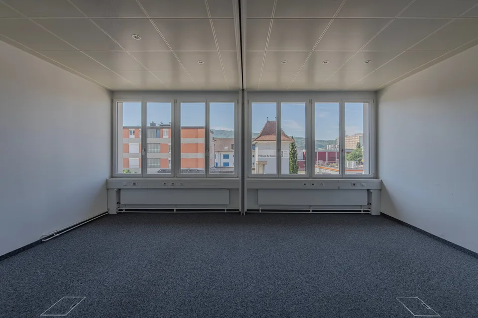 Versatile commercial spaces with flexible usage options – photo 6 of 15