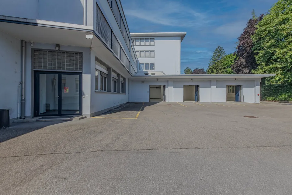 Versatile commercial spaces with flexible usage options – photo 11 of 15