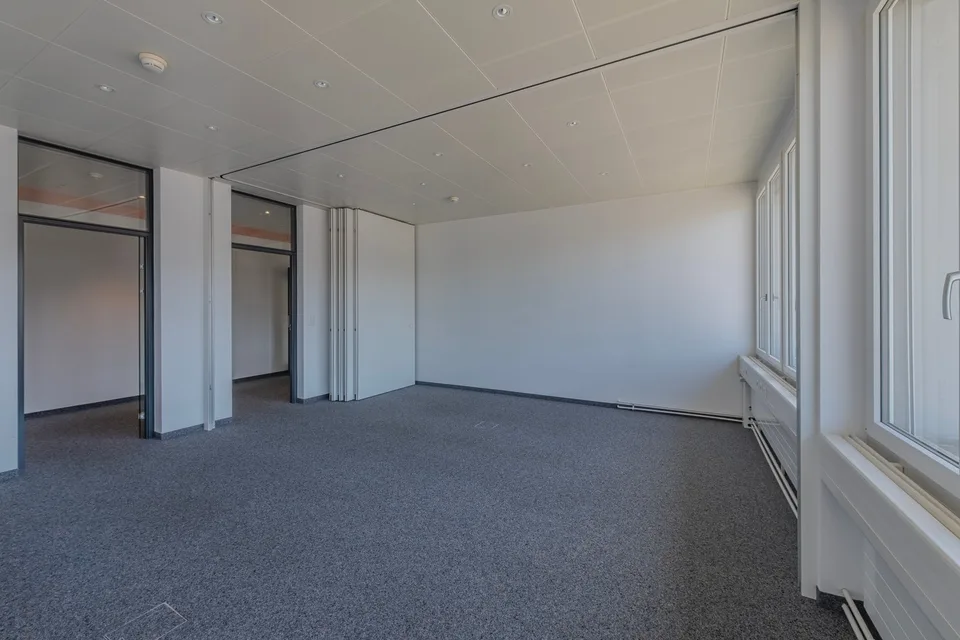 Versatile commercial spaces with flexible usage options – photo 7 of 15