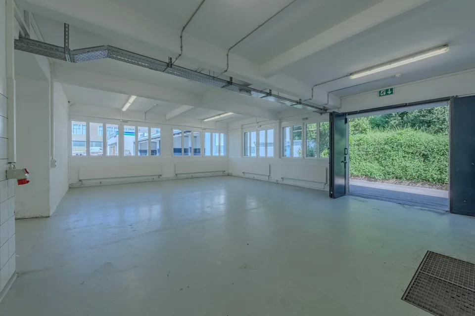 Versatile commercial spaces with flexible usage options – photo 13 of 15