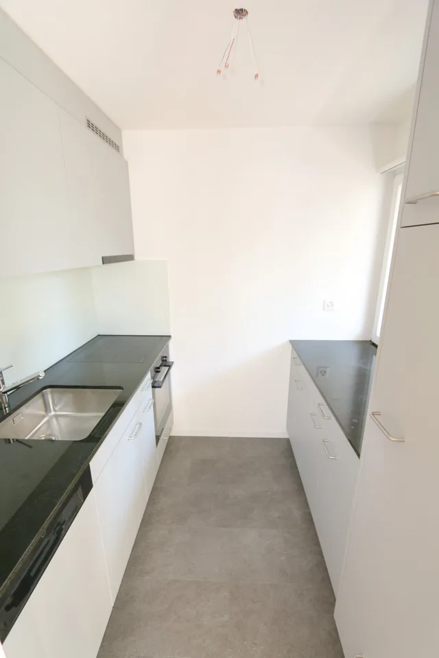 Appartamento di 3,5 locali luminoso a Rüfenacht BE – appena ristrutturato e disponibile immediatamente – foto 2 di 8