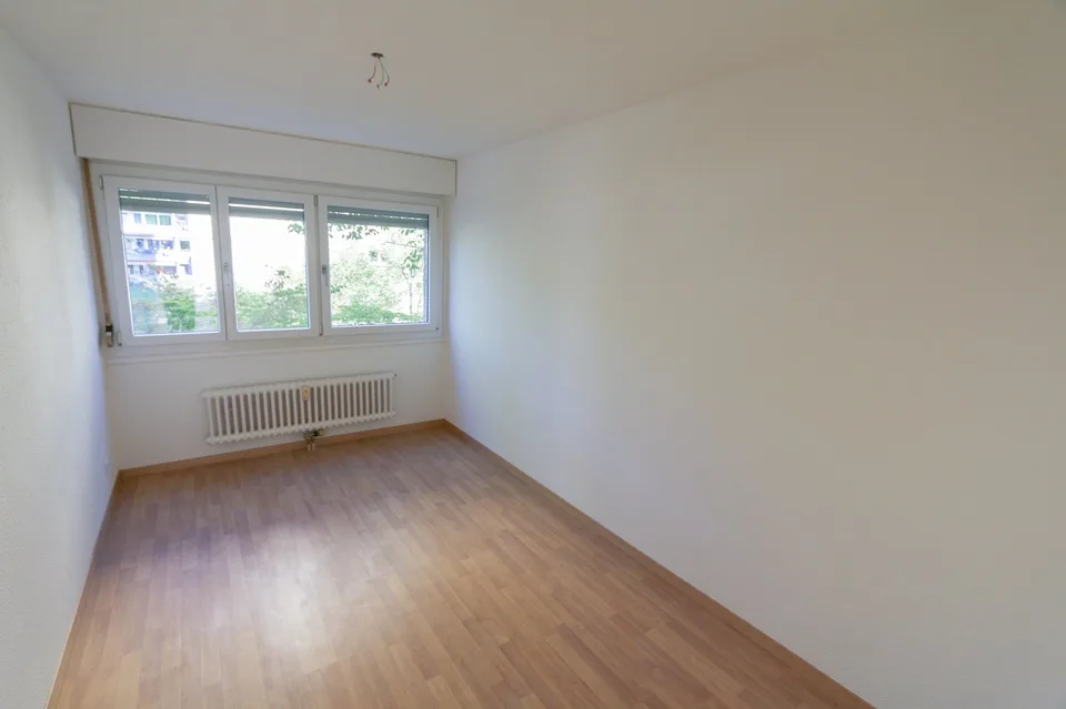 Appartamento di 3,5 locali luminoso a Rüfenacht BE – appena ristrutturato e disponibile immediatamente – foto 7 di 8