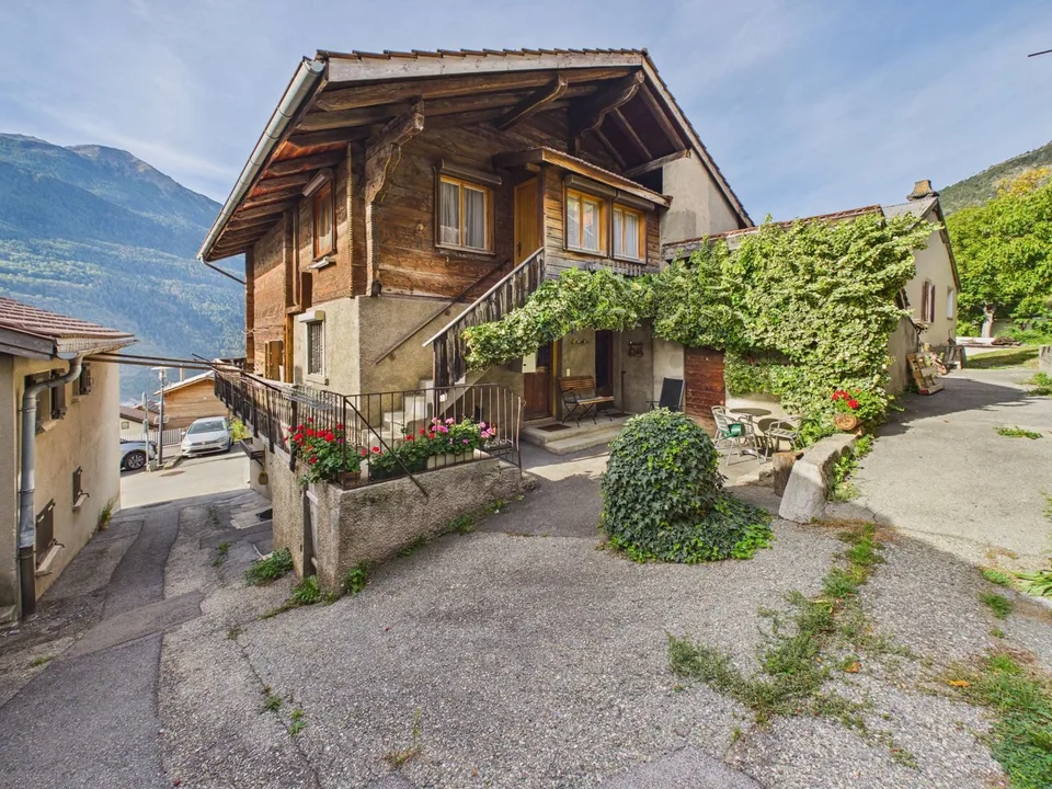 Completamente Arredato, Charme dell'Edificio Vecchio Ristrutturato (2015), Incluso Parcheggio & Collegamento di Prima Categoria in Vallese! – foto 10 di 11