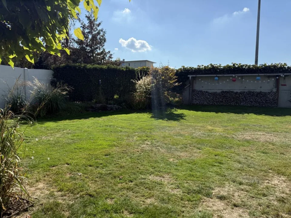 Renoviertes Einfamilienhaus mit einem Wintergarten – Foto 24 von 28