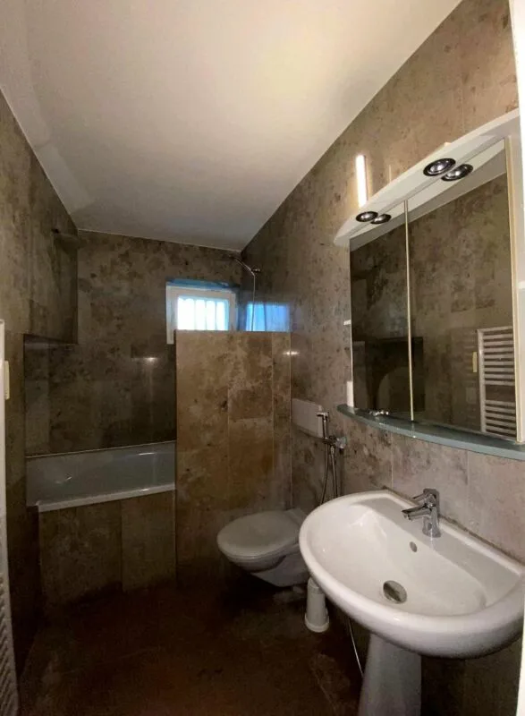 Ruhige 2.5-Zimmer-Gartenwohnung mit Sitzplatz - Brüggstrasse 74, Biel – Foto 11 von 11