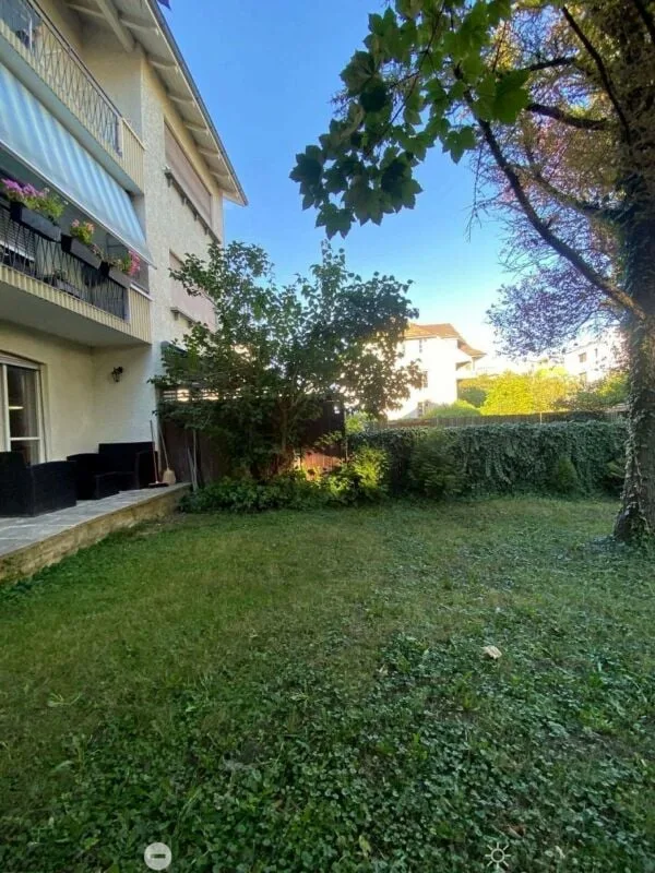Ruhige 2.5-Zimmer-Gartenwohnung mit Sitzplatz - Brüggstrasse 74, Biel – Foto 2 von 11