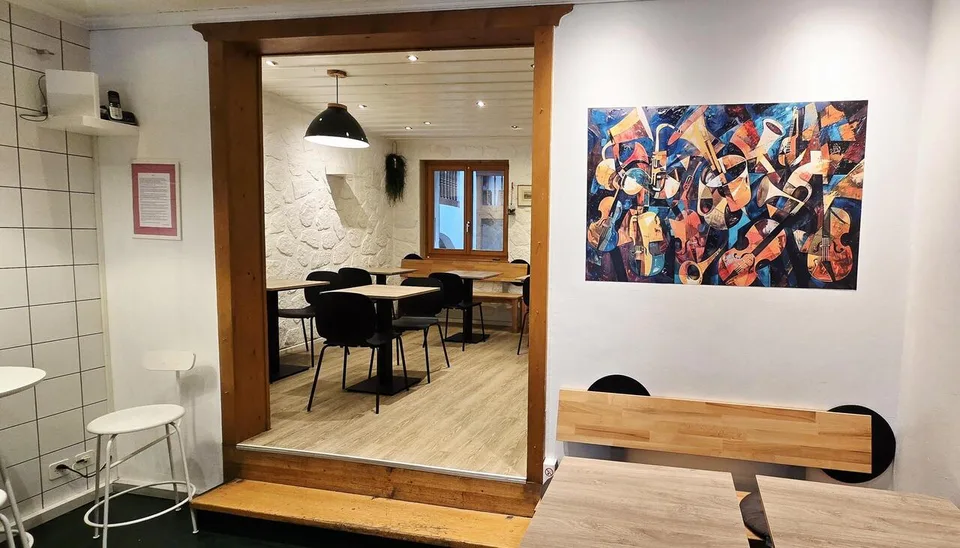 Bar mit Tapas, Café in idealer Lage in der Altstadt von Vevey – Foto 3 von 3