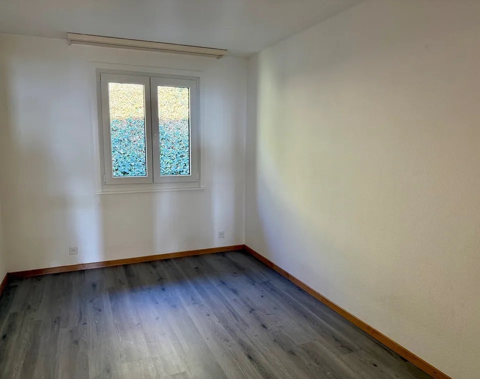 Wohnung mit 3.5 Zimmern im 1. Stock mit Blick auf den Murtensee – Foto 3 von 7